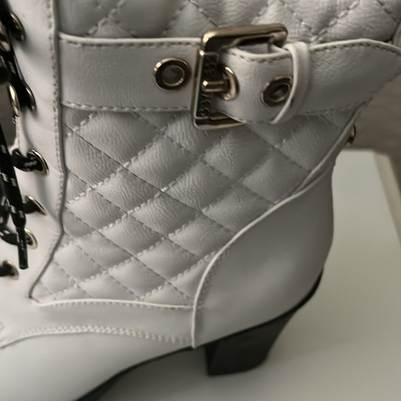 G by Guess White Lace Up Winter Wonderland Luxe Steampunk Combat Boots Size 8M - Picture 7 of 15